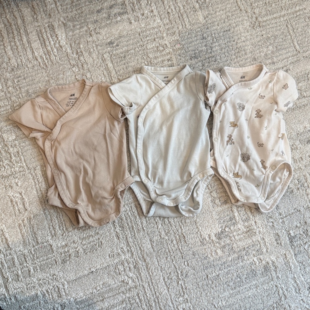 H&M Infant Kimono Wrap Bodysuit - Picture 3 of 6
